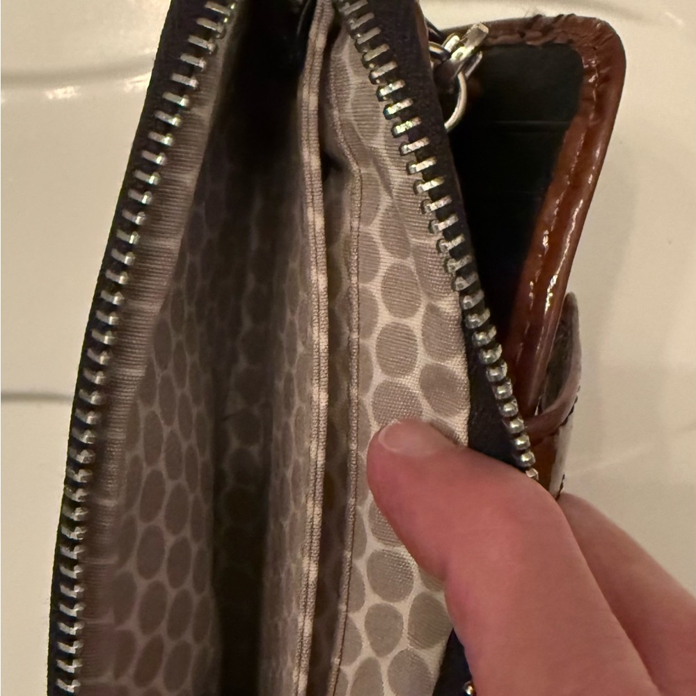 Brighton Shiny patent leather Brown Wristlet with Silver Emblem - Picture 5 of 6